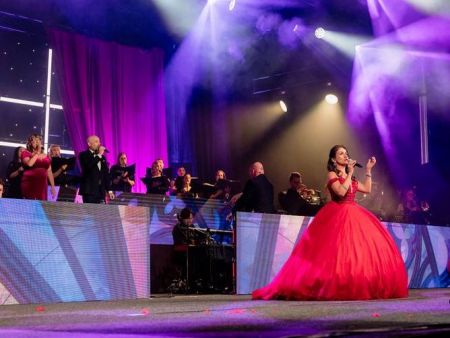Michaela Burger singing on stage
