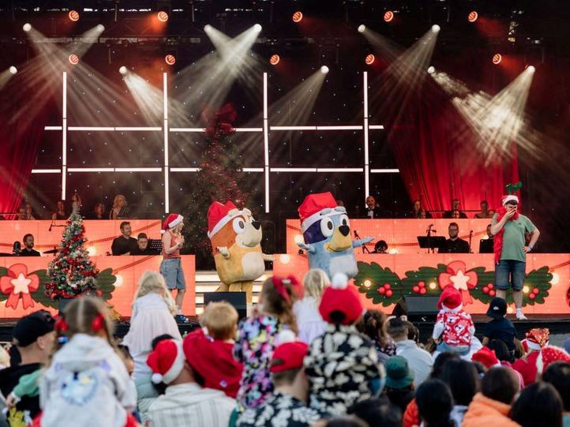 Bluey and Bingo characters on stage