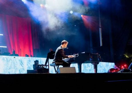 Darcy Callus playing piano and singing