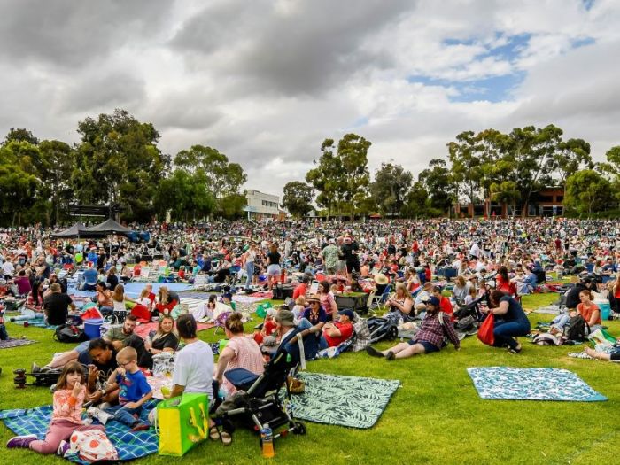 Large crowd in Civic Park